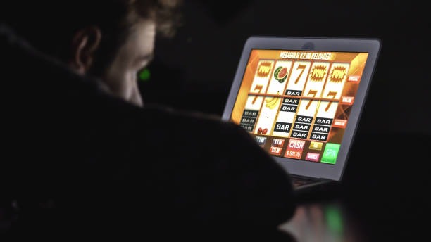 QRIS code scanning interface for santuy777 checkout